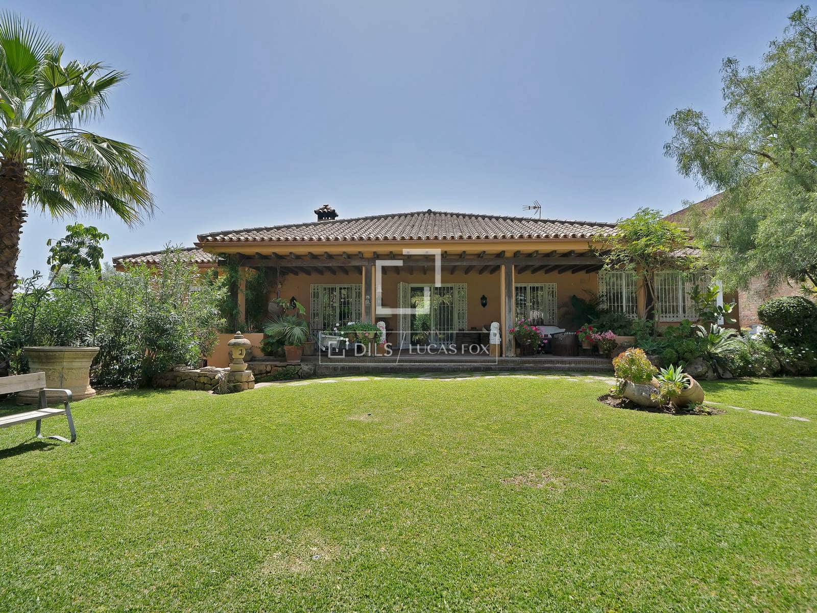 4 bedroom Villa for sale in Nueva Andalucia with pool garage - € 2,900,000 (Ref: 9827772)