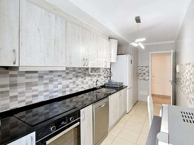 2 sovrum Lägenhet till salu i Ciutadella de Menorca med pool garage - 350 000 € (Ref: 9828008)