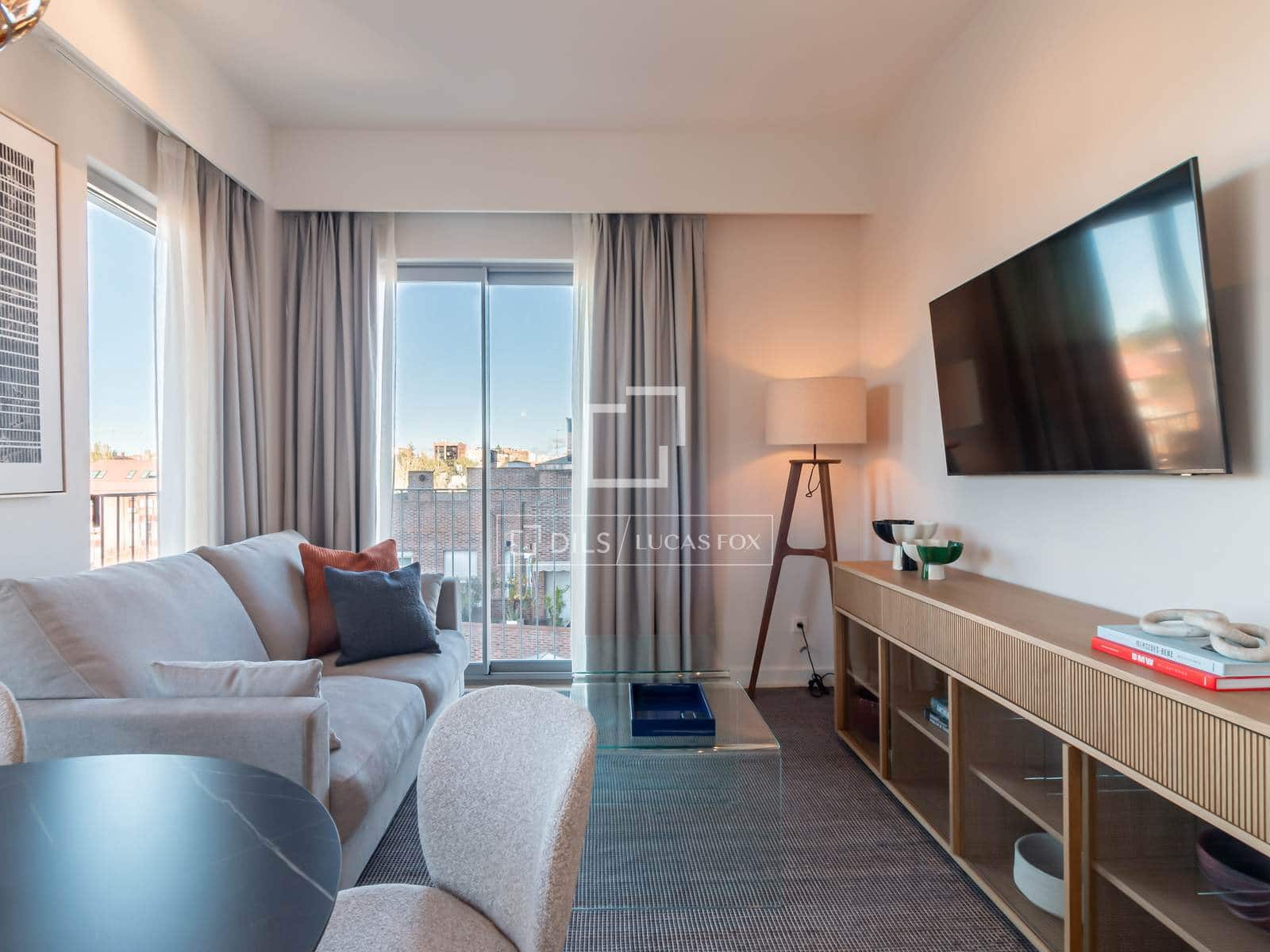 2 bedroom Apartment for rent in Madrid city with garage - € 2,750 (Ref: 9828009)