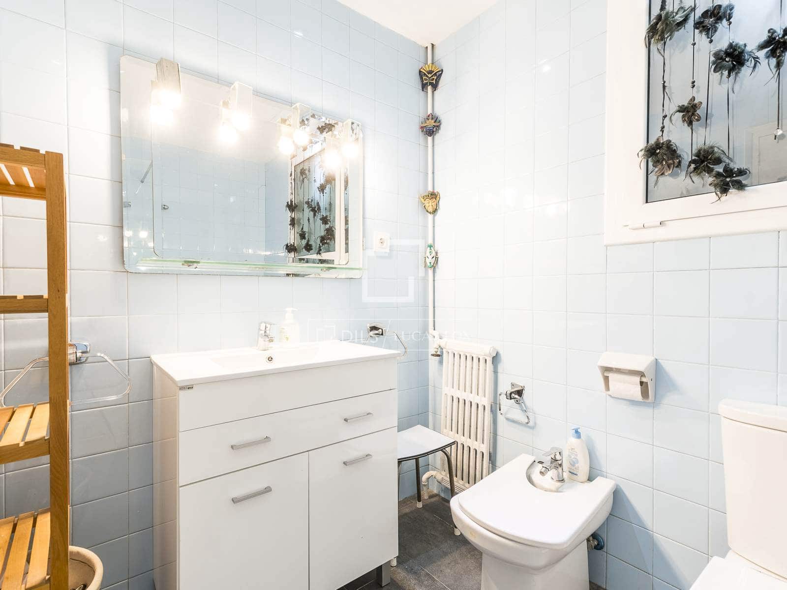4 bedroom Apartment for sale in Barcelona city - € 890,000 (Ref: 9830265)
