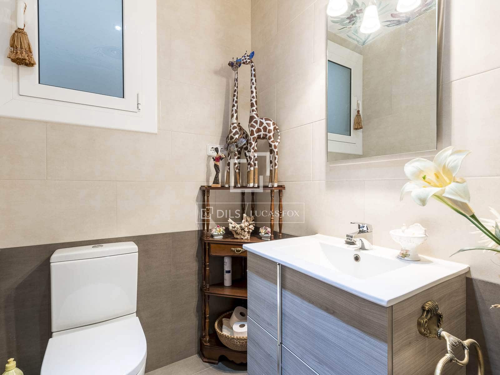4 bedroom Apartment for sale in Barcelona city - € 890,000 (Ref: 9830265)