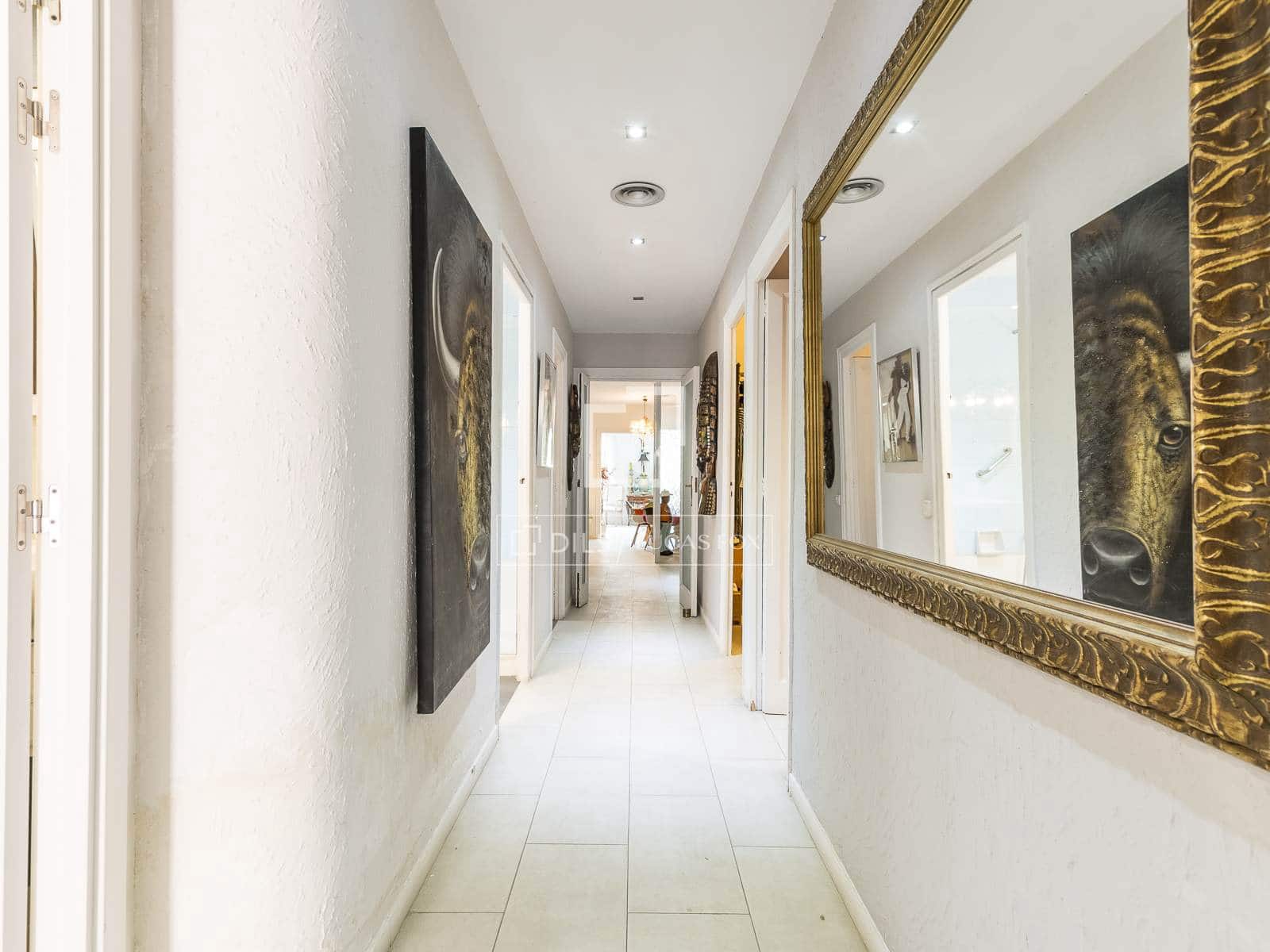 4 bedroom Apartment for sale in Barcelona city - € 890,000 (Ref: 9830265)
