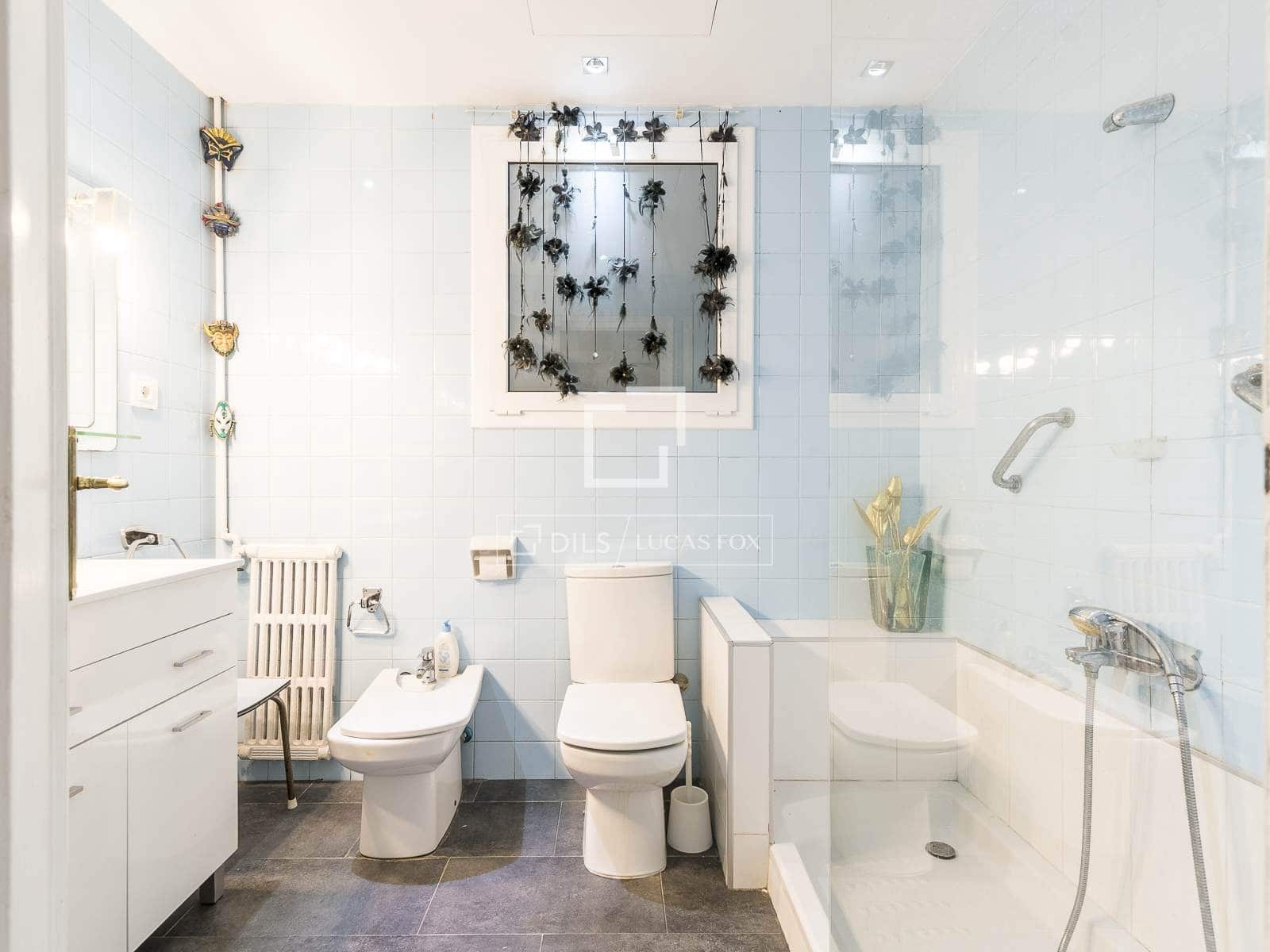 4 bedroom Apartment for sale in Barcelona city - € 890,000 (Ref: 9830265)