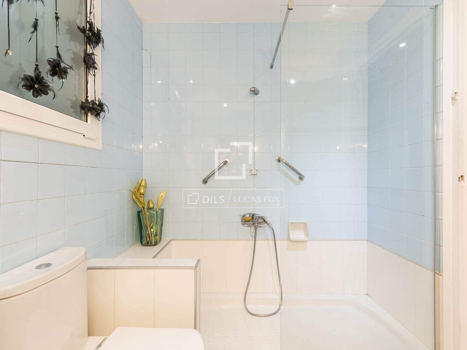 4 bedroom Apartment for sale in Barcelona city - € 890,000 (Ref: 9830265)