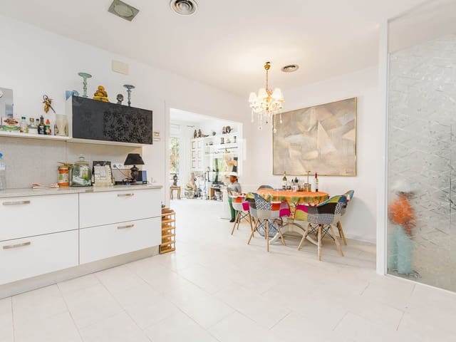 4 chambre Appartement à vendre à Ciutat Vella, Barcelone ville - 890 000 € (Ref: 9830265)