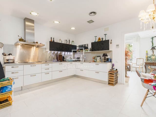 4 chambre Appartement à vendre à Ciutat Vella, Barcelone ville - 890 000 € (Ref: 9830265)