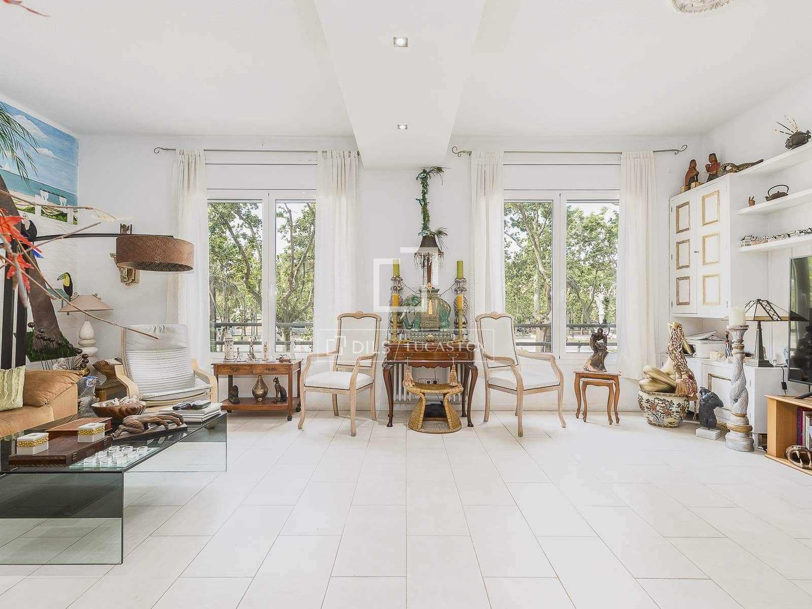 4 bedroom Apartment for sale in Barcelona city - € 890,000 (Ref: 9830265)
