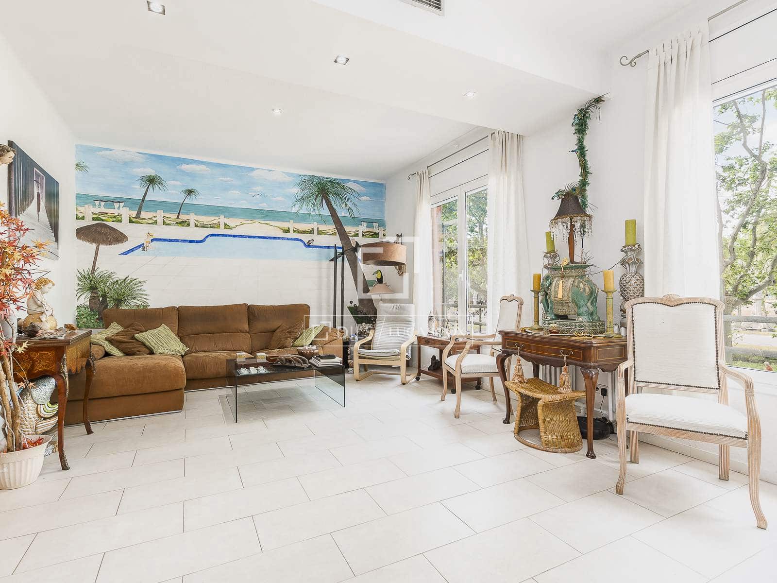 4 bedroom Apartment for sale in Barcelona city - € 890,000 (Ref: 9830265)