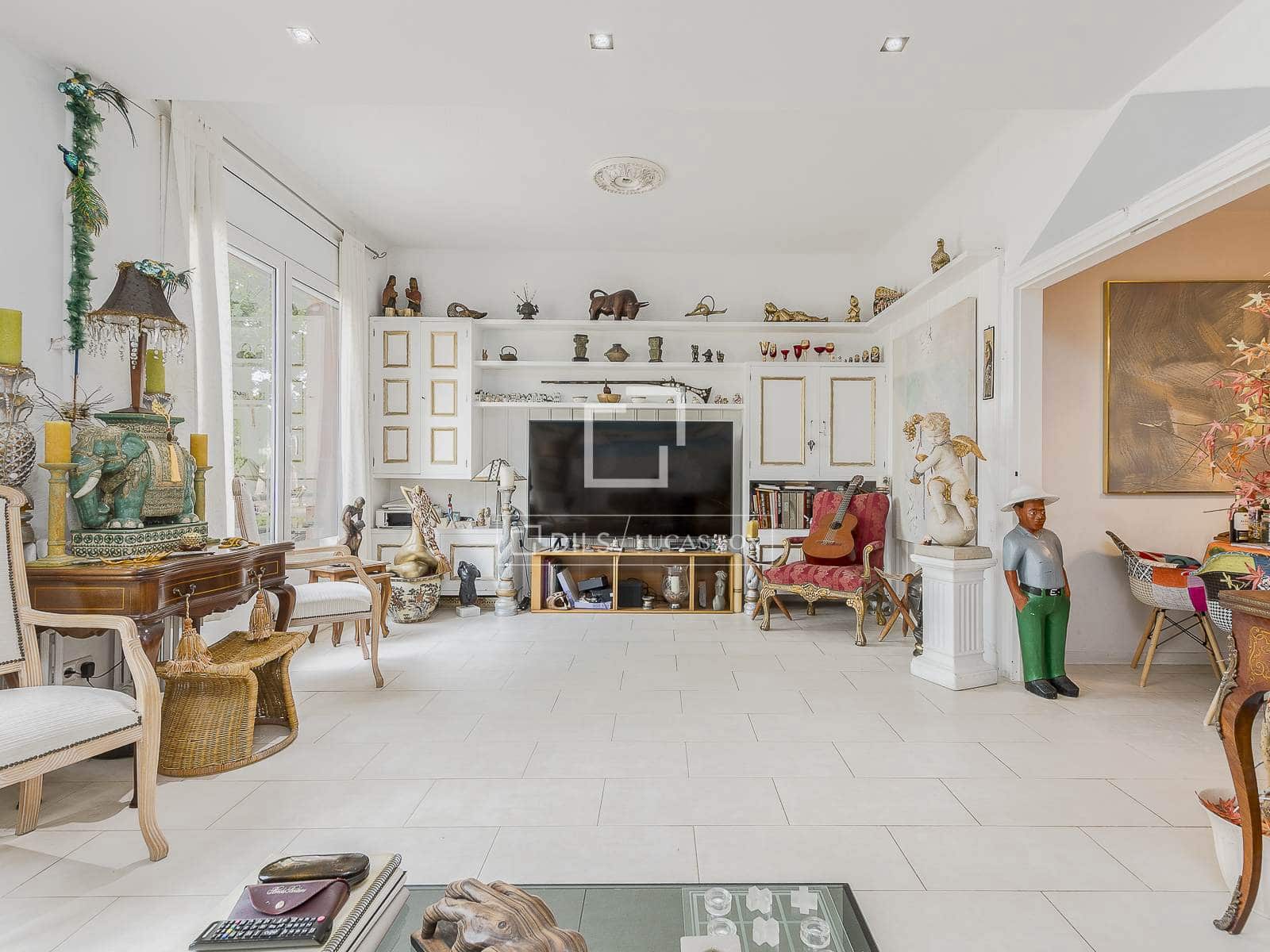 4 bedroom Apartment for sale in Barcelona city - € 890,000 (Ref: 9830265)