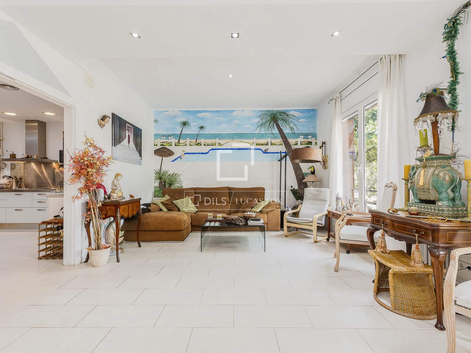 4 bedroom Apartment for sale in Barcelona city - € 890,000 (Ref: 9830265)