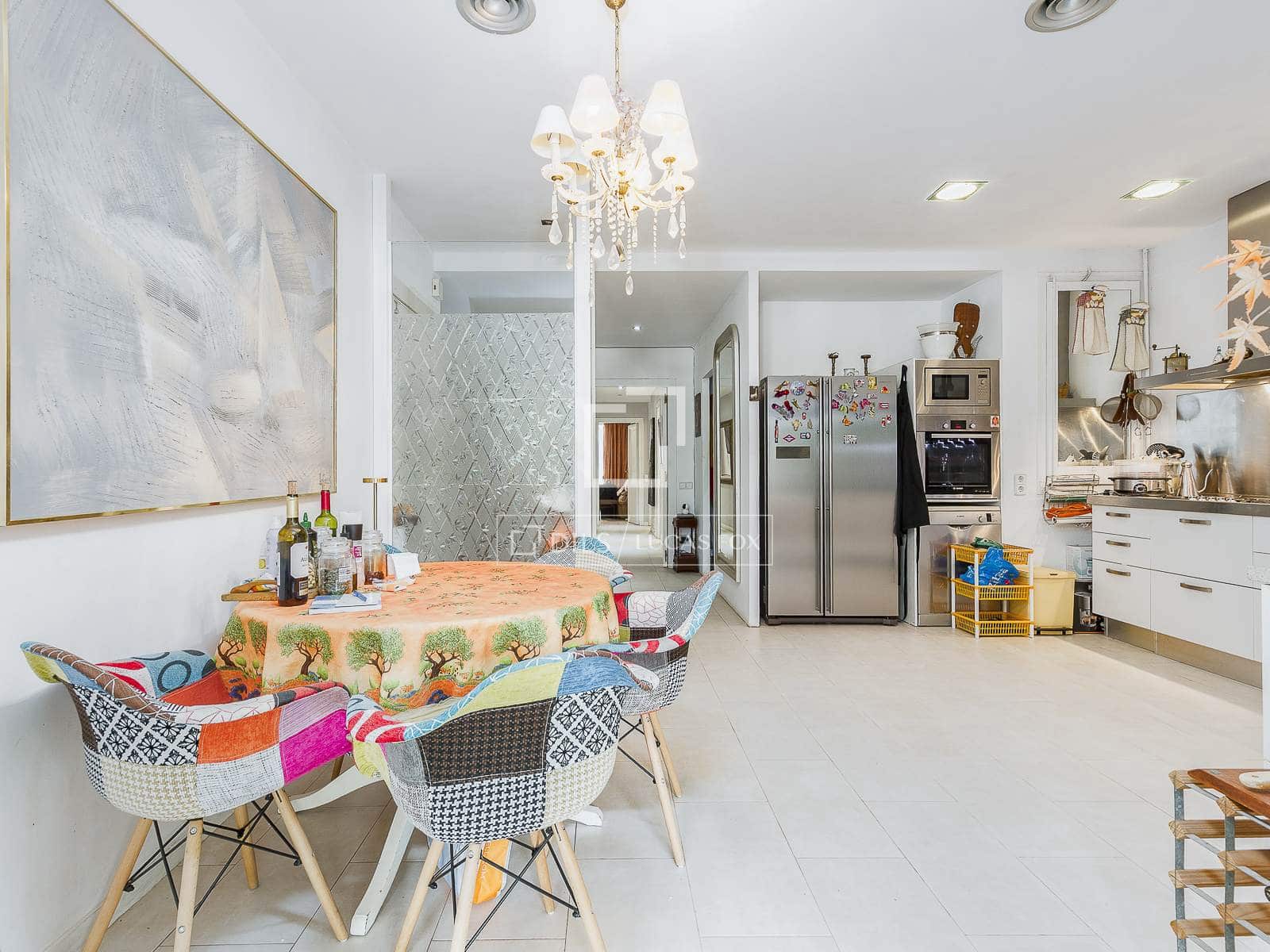 4 bedroom Apartment for sale in Barcelona city - € 890,000 (Ref: 9830265)