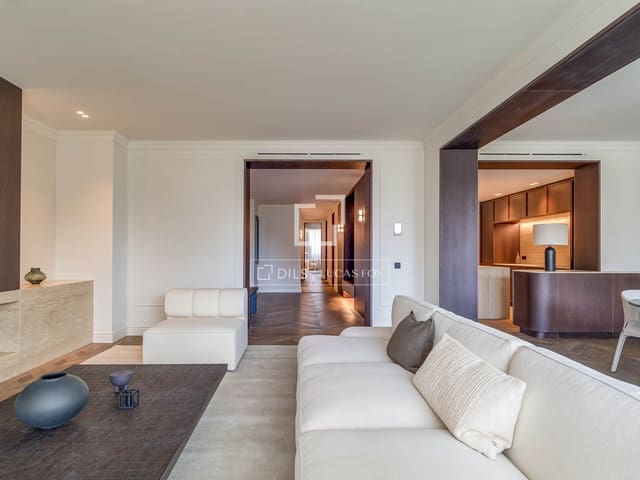 3 soveværelse Lejlighed til salg i Barcelona by - € 2.750.000 (Ref: 9830266)
