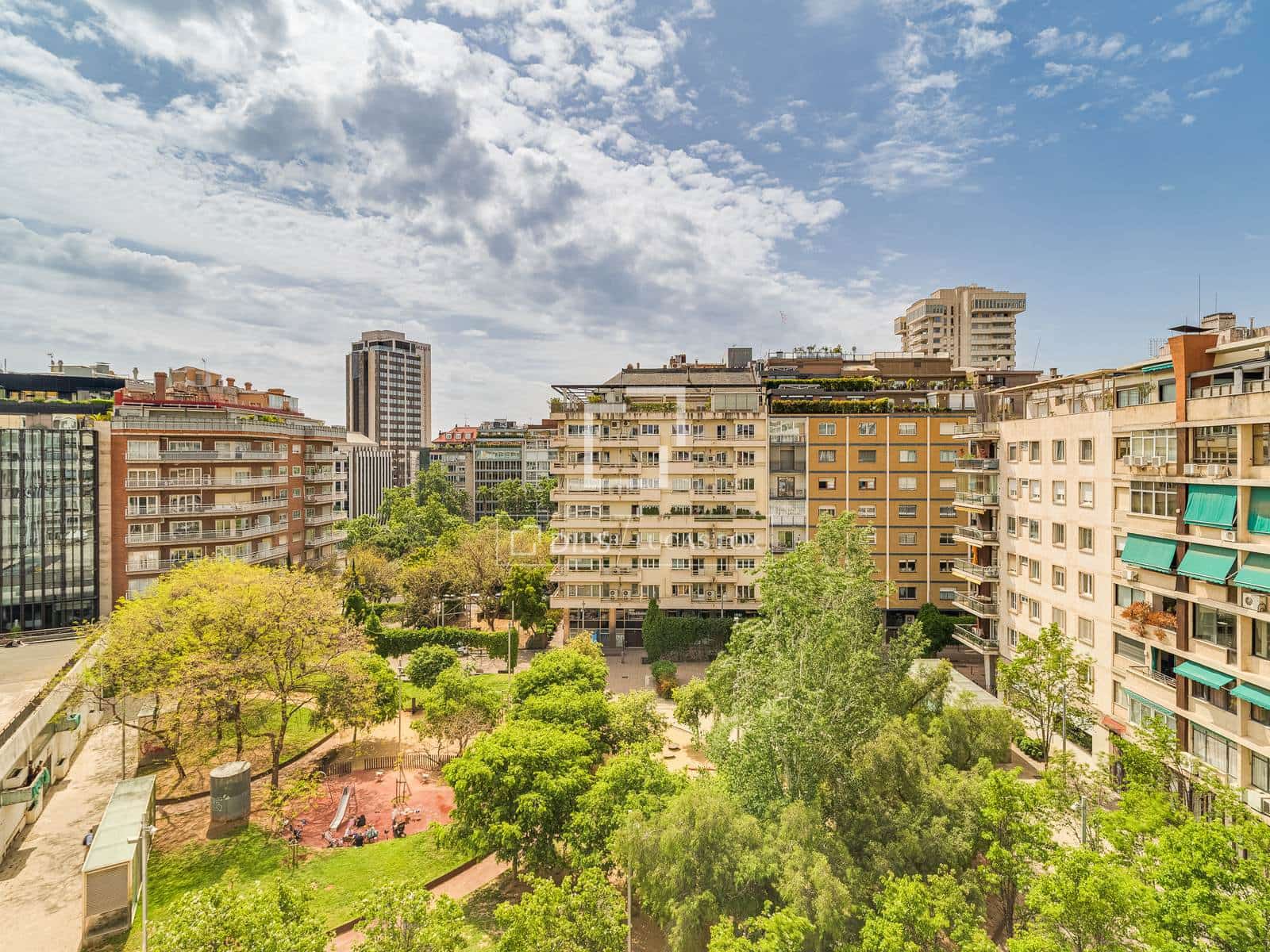 3 soveværelse Lejlighed til salg i Barcelona by - € 2.750.000 (Ref: 9830266)