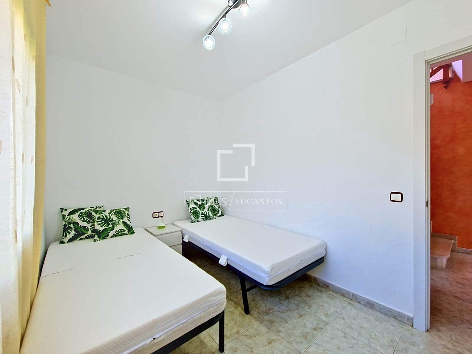 4 bedroom Villa for rent in Cunit with pool garage - € 2,950 (Ref: 9830416)