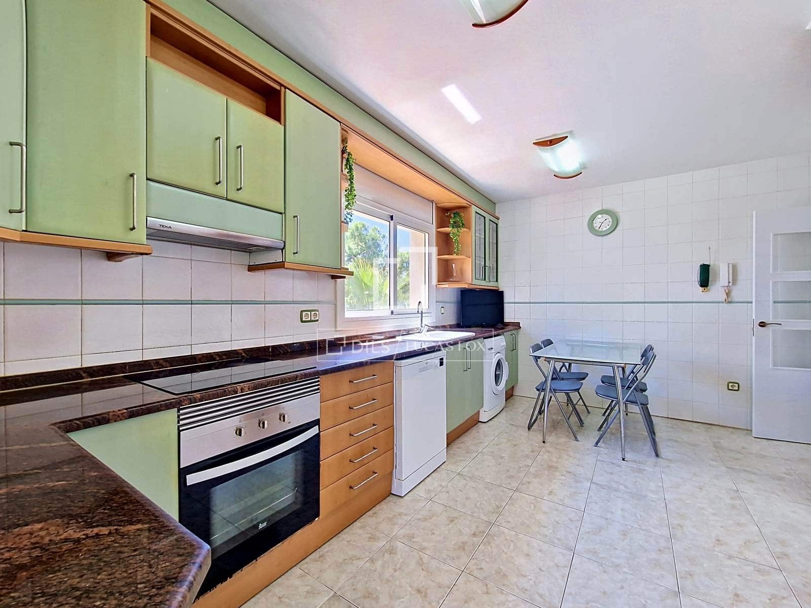 4 bedroom Villa for rent in Cunit with pool garage - € 2,950 (Ref: 9830416)