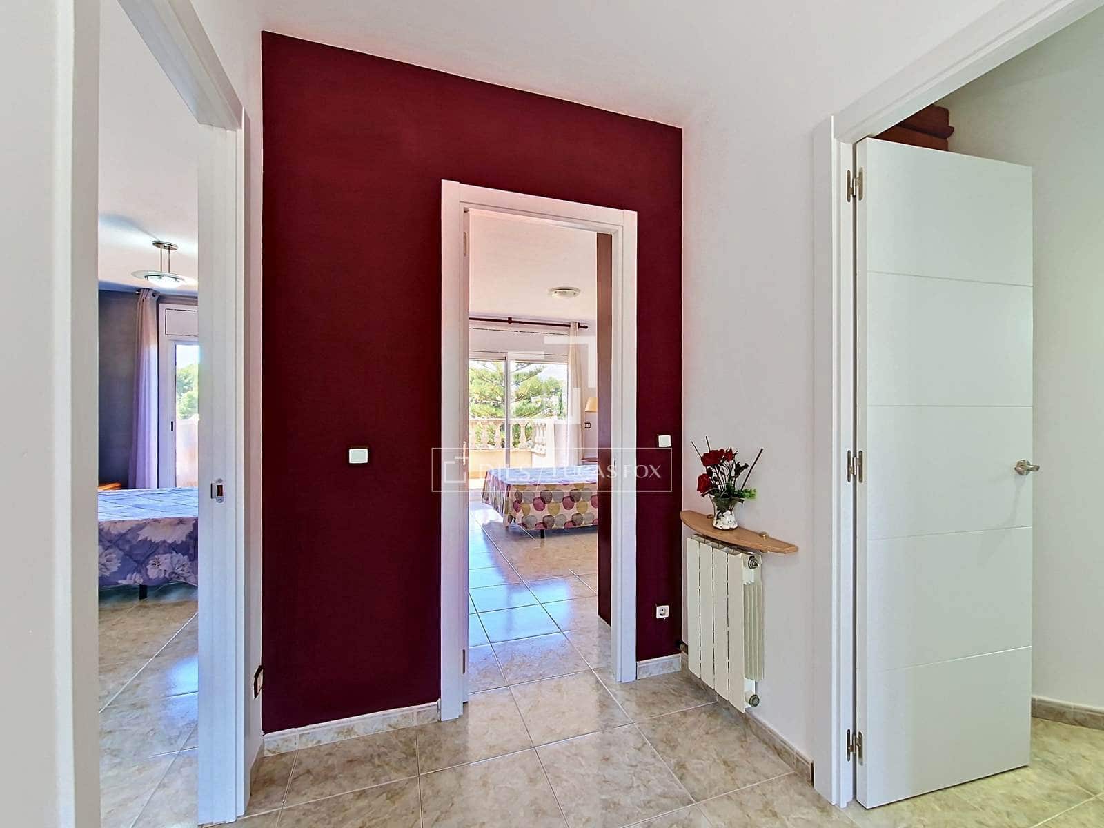 4 bedroom Villa for rent in Cunit with pool garage - € 2,950 (Ref: 9830416)