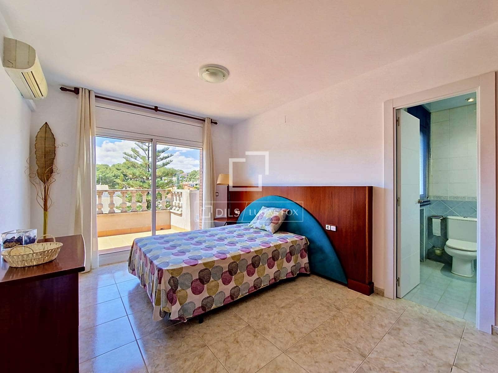 4 bedroom Villa for rent in Cunit with pool garage - € 2,950 (Ref: 9830416)