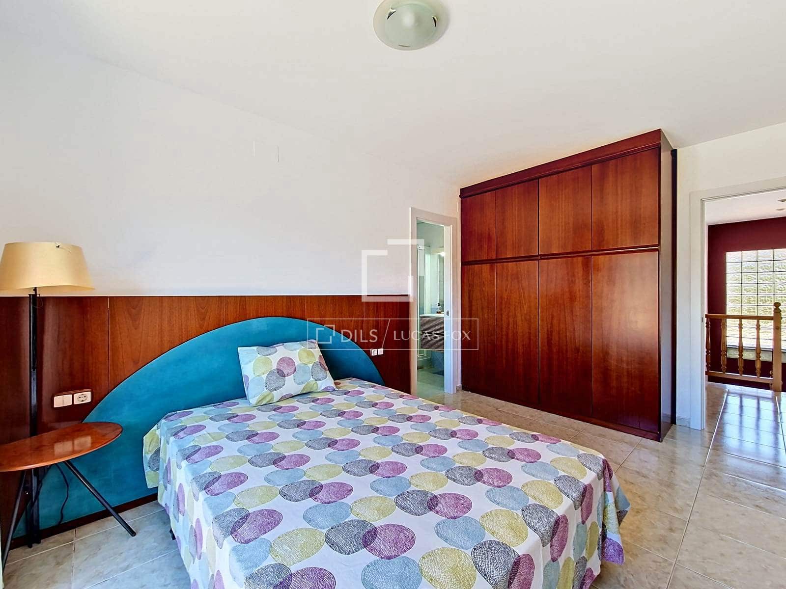 4 bedroom Villa for rent in Cunit with pool garage - € 2,950 (Ref: 9830416)