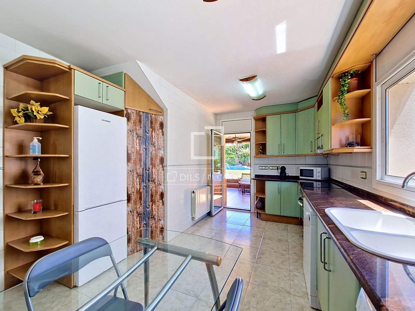 4 bedroom Villa for rent in Cunit with pool garage - € 2,950 (Ref: 9830416)