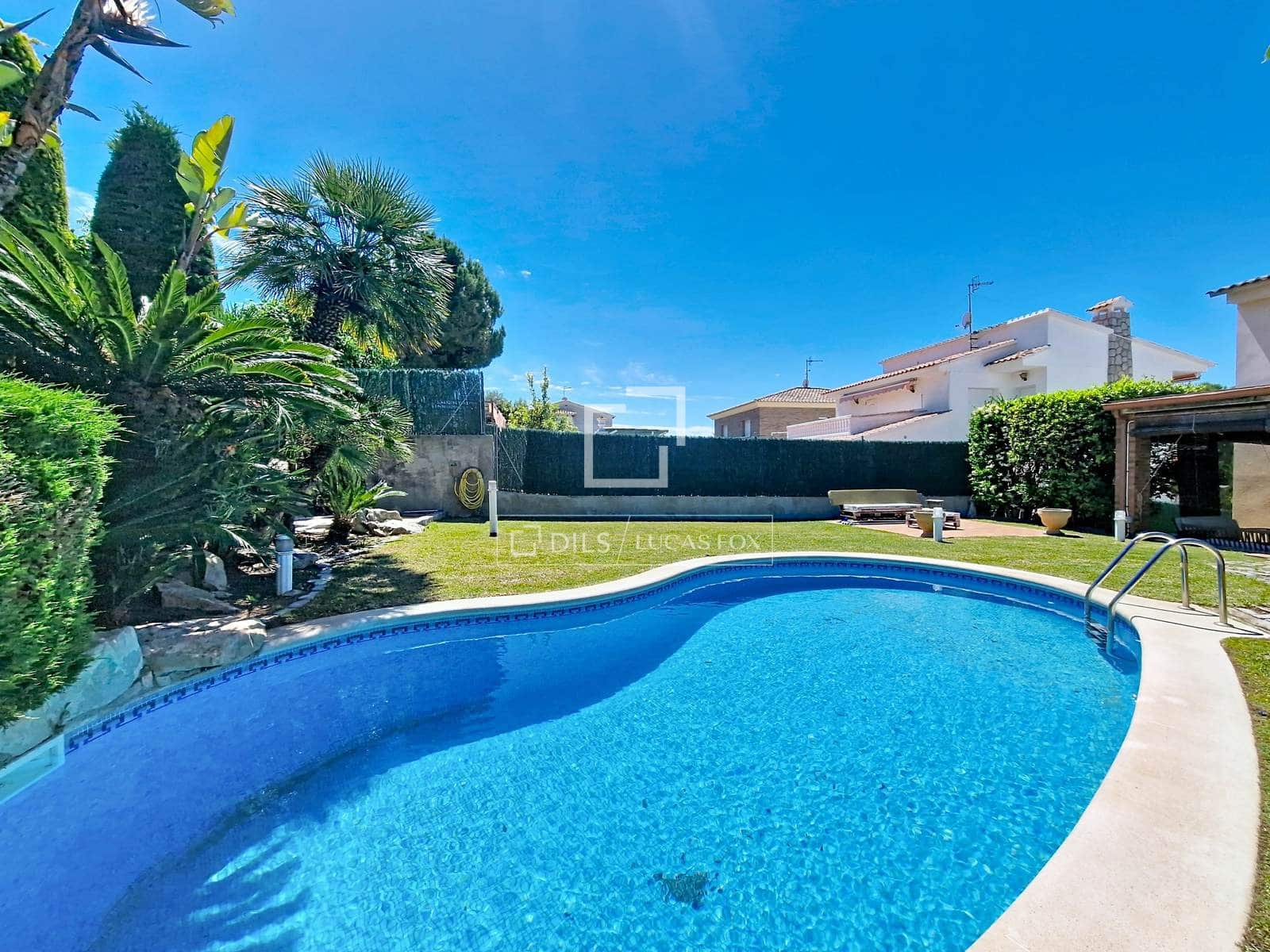 4 bedroom Villa for rent in Cunit with pool garage - € 2,950 (Ref: 9830416)