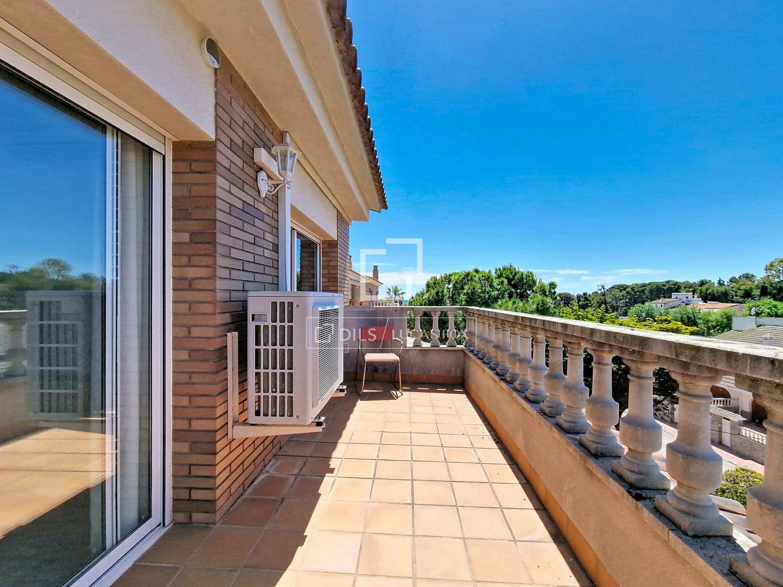 4 bedroom Villa for rent in Cunit with pool garage - € 2,950 (Ref: 9830416)