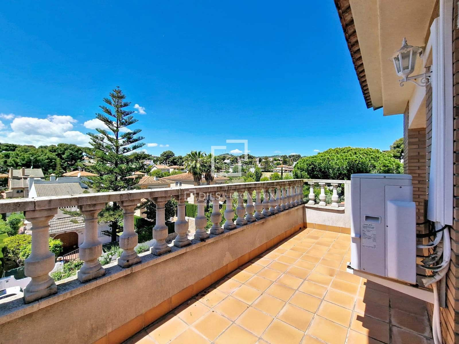 4 bedroom Villa for rent in Cunit with pool garage - € 2,950 (Ref: 9830416)
