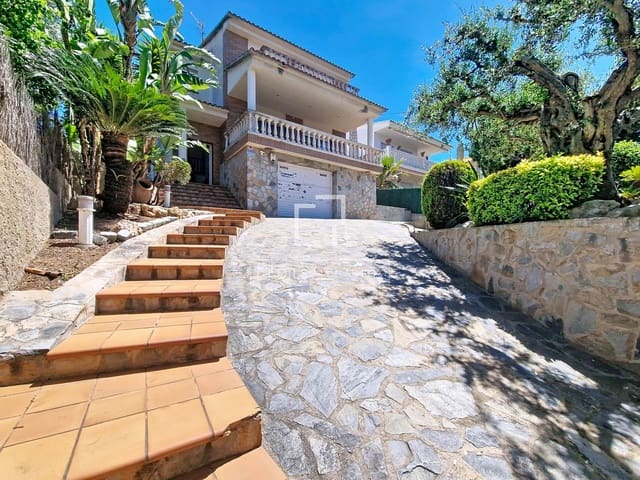 4 bedroom Villa for rent in Cunit with pool garage - € 2,950 (Ref: 9830416)