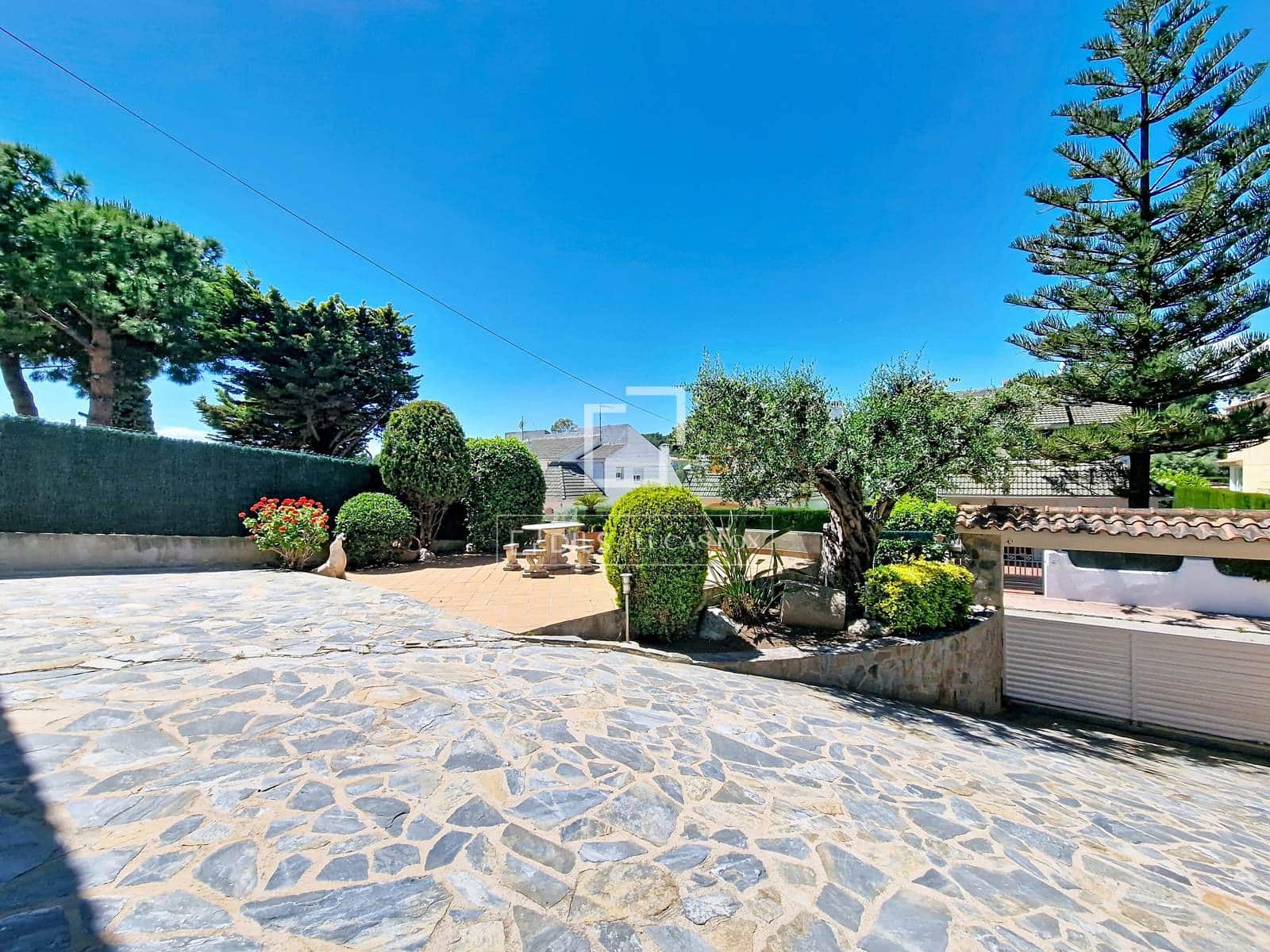 4 bedroom Villa for rent in Cunit with pool garage - € 2,950 (Ref: 9830416)