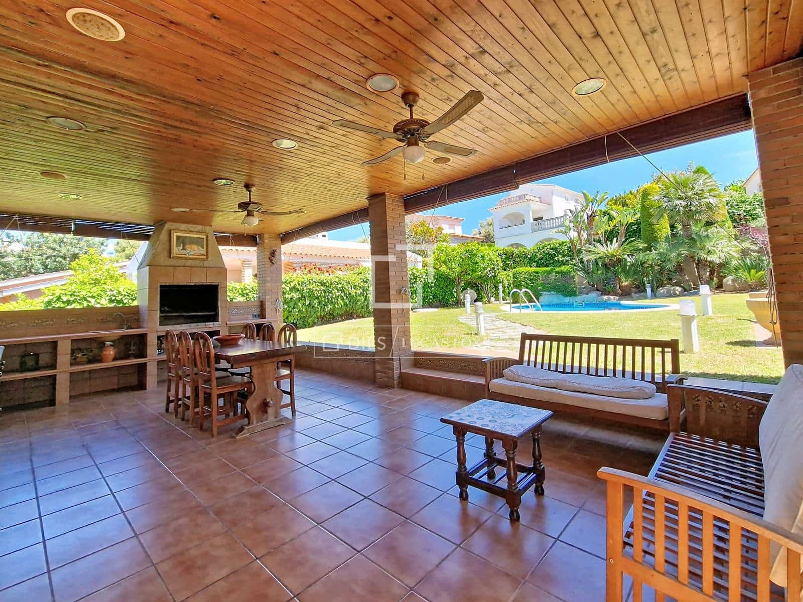 4 bedroom Villa for rent in Cunit with pool garage - € 2,950 (Ref: 9830416)