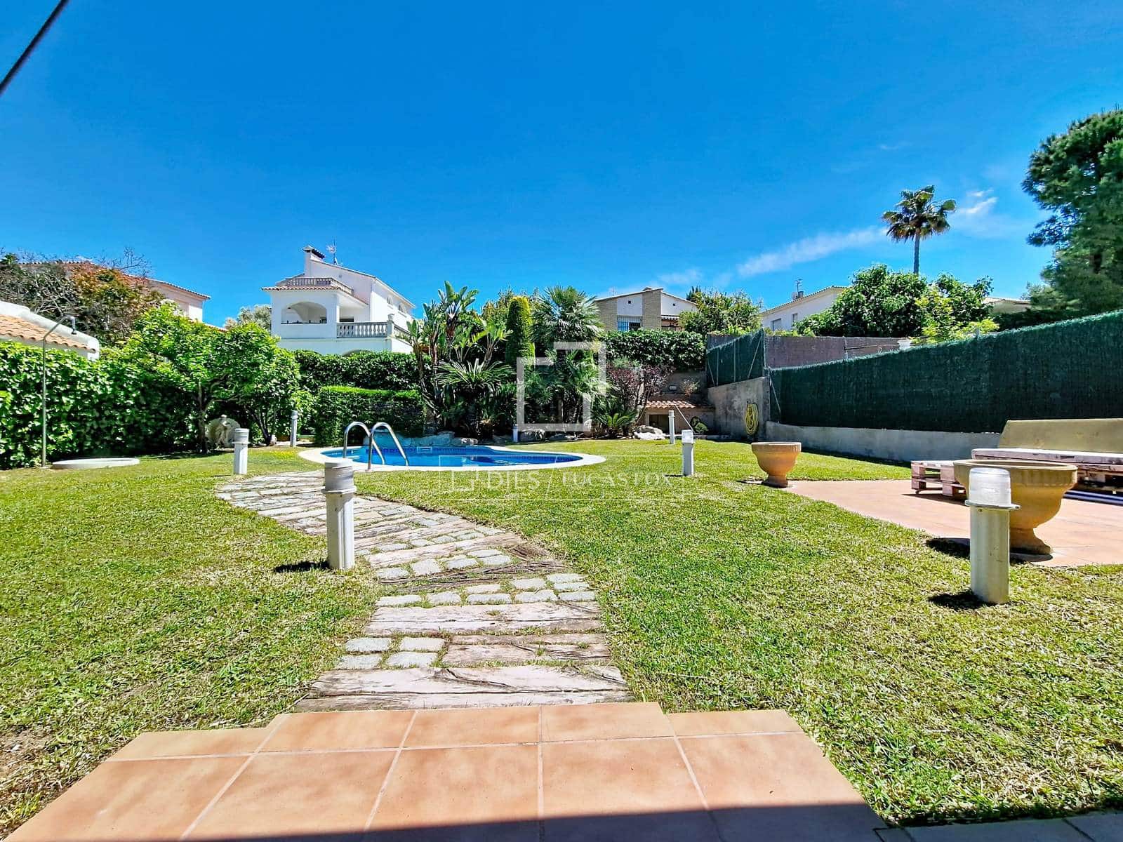 4 bedroom Villa for rent in Cunit with pool garage - € 2,950 (Ref: 9830416)