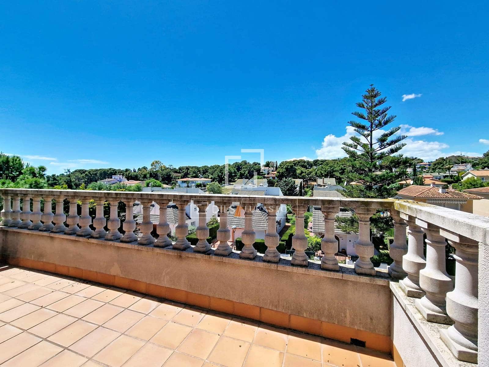 4 bedroom Villa for rent in Cunit with pool garage - € 2,950 (Ref: 9830416)