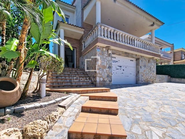 4 bedroom Villa for rent in Cunit with pool garage - € 2,950 (Ref: 9830416)