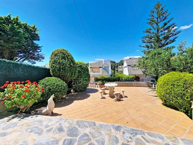 4 bedroom Villa for rent in Cunit with pool garage - € 2,950 (Ref: 9830416)