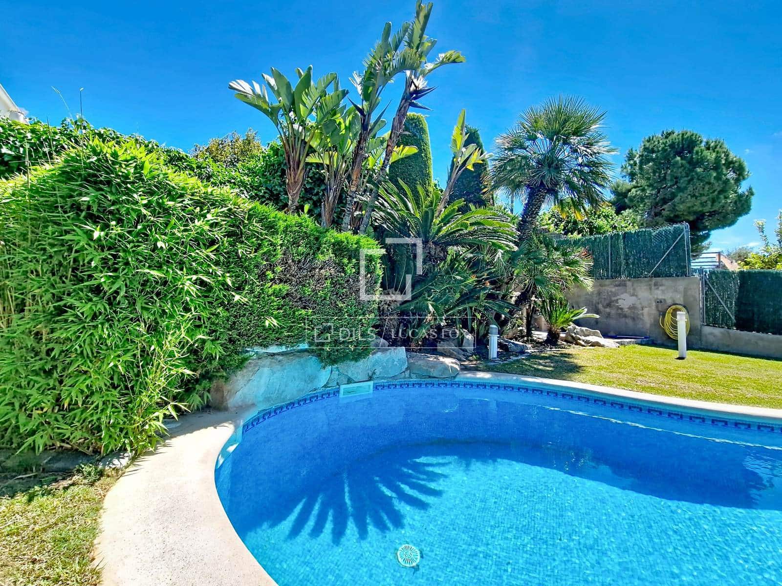 4 bedroom Villa for rent in Cunit with pool garage - € 2,950 (Ref: 9830416)