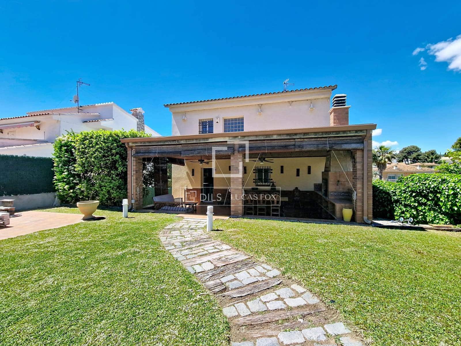 4 bedroom Villa for rent in Cunit with pool garage - € 2,950 (Ref: 9830416)