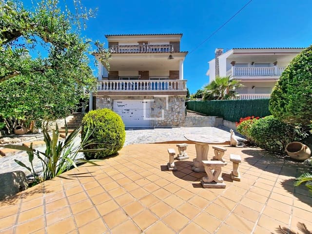 4 bedroom Villa for rent in Cunit with pool garage - € 2,950 (Ref: 9830416)
