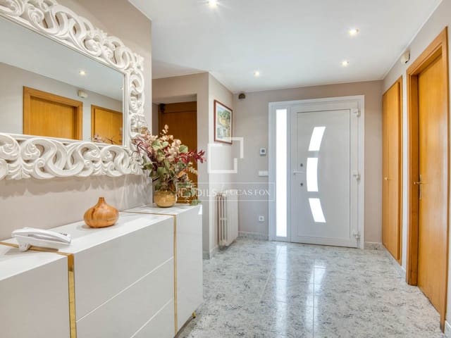 4 Zimmer Villa zu verkaufen in Platja d'Aro, Castell-Platja d'Aro mit Pool Garage - 1.100.000 € (Ref: 9831957)