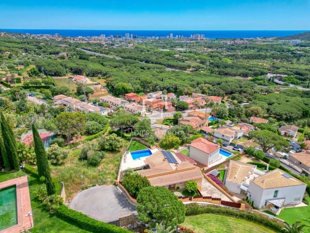 4 Zimmer Villa zu verkaufen in Platja d'Aro, Castell-Platja d'Aro mit Pool Garage - 1.100.000 € (Ref: 9831957)