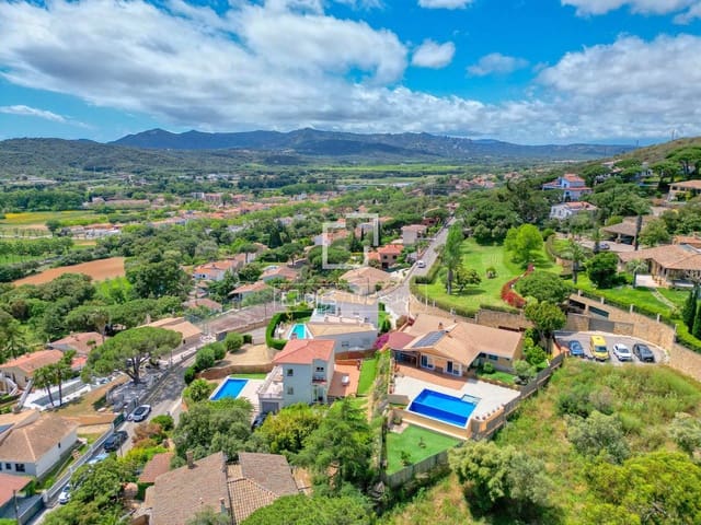 4 Zimmer Villa zu verkaufen in Platja d'Aro, Castell-Platja d'Aro mit Pool Garage - 1.100.000 € (Ref: 9831957)