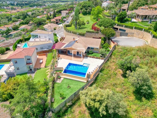 4 Zimmer Villa zu verkaufen in Platja d'Aro, Castell-Platja d'Aro mit Pool Garage - 1.100.000 € (Ref: 9831957)