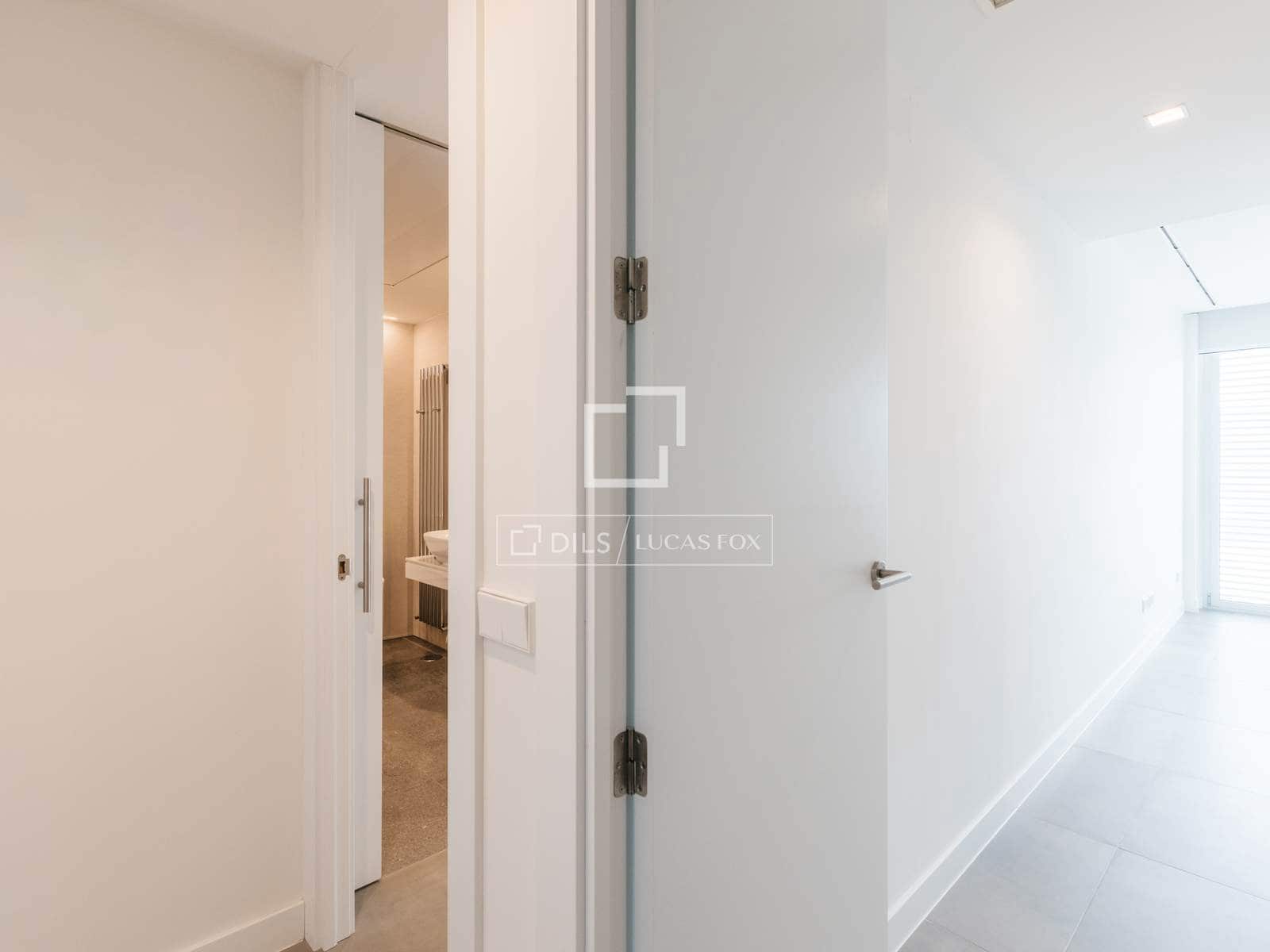 Villa/Maison de 3 chambres à louer à Madrid ville avec piscine garage - 6 300 € (Ref: 9832278)