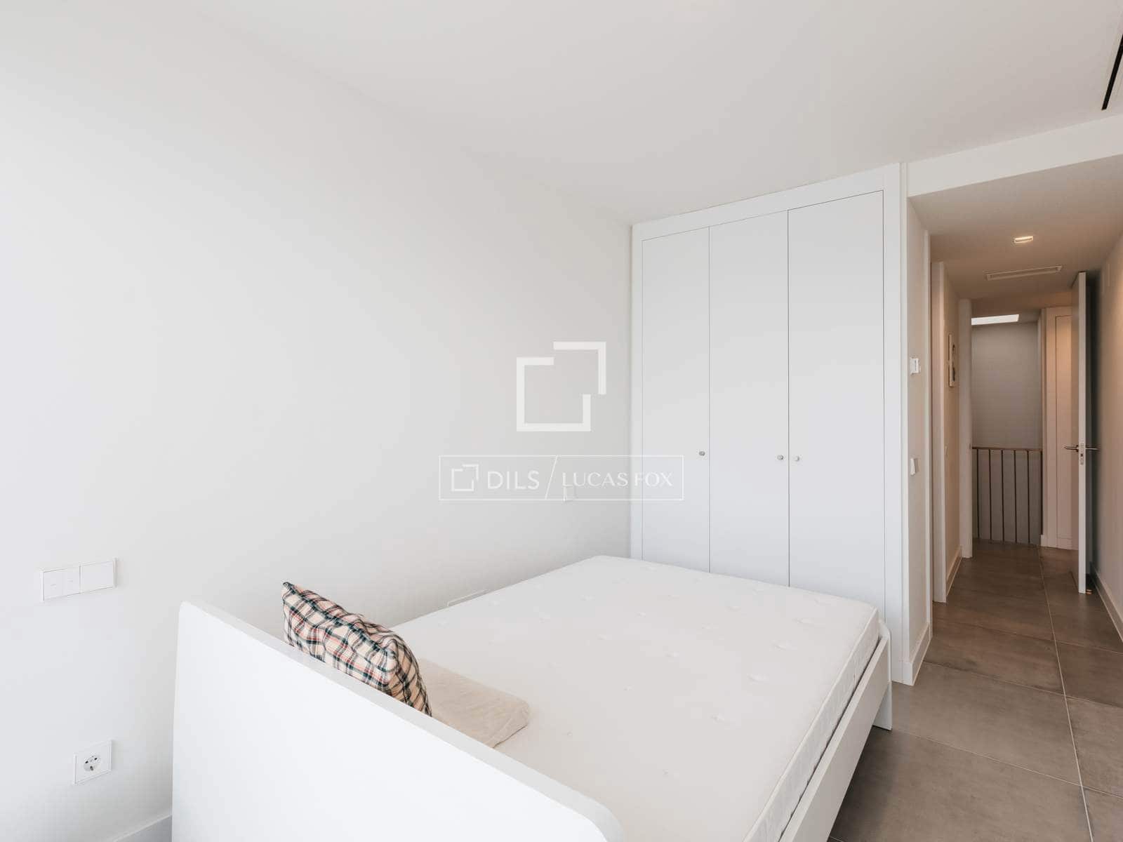 Villa/Maison de 3 chambres à louer à Madrid ville avec piscine garage - 6 300 € (Ref: 9832278)