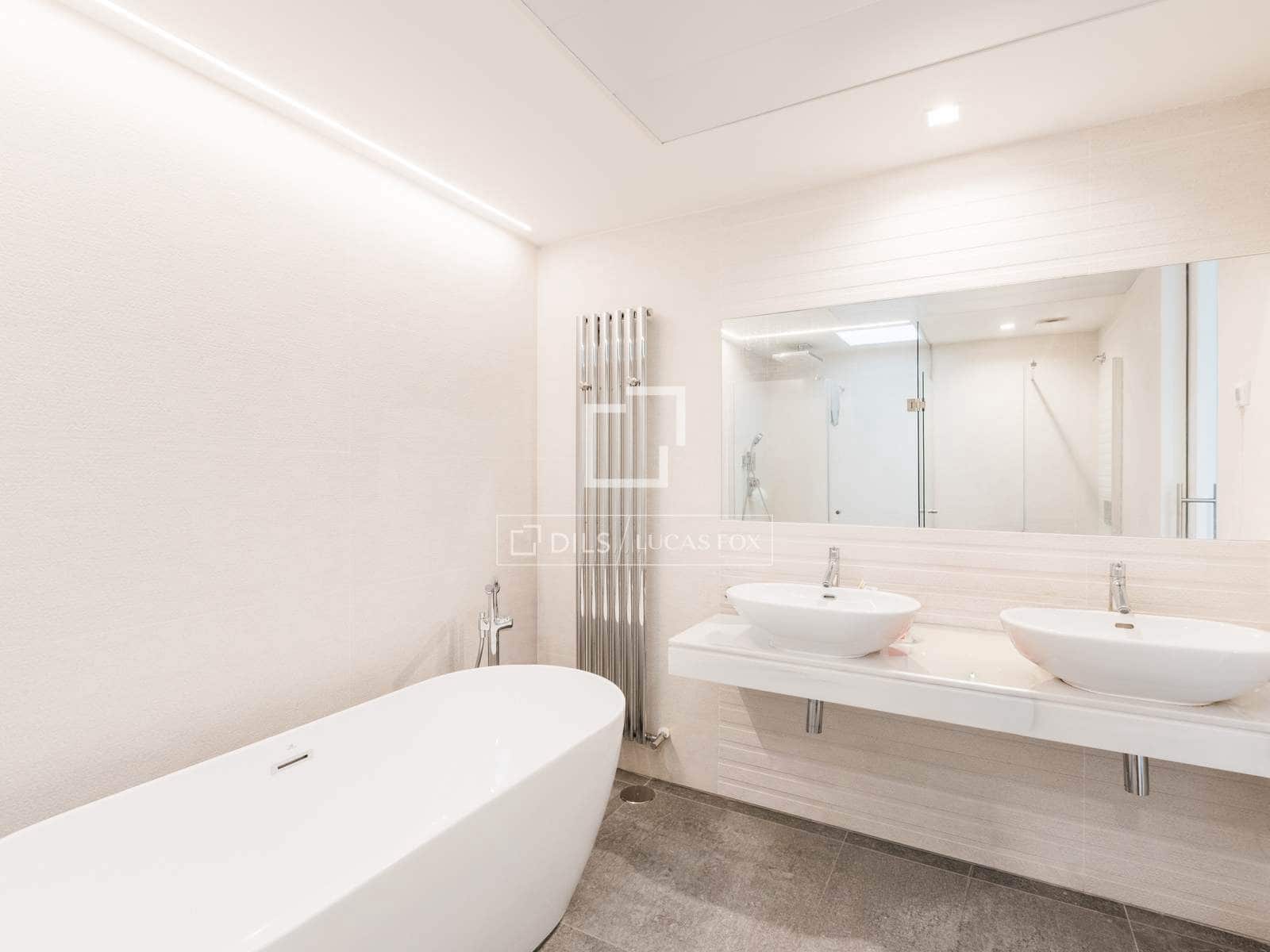 Villa/Maison de 3 chambres à louer à Madrid ville avec piscine garage - 6 300 € (Ref: 9832278)