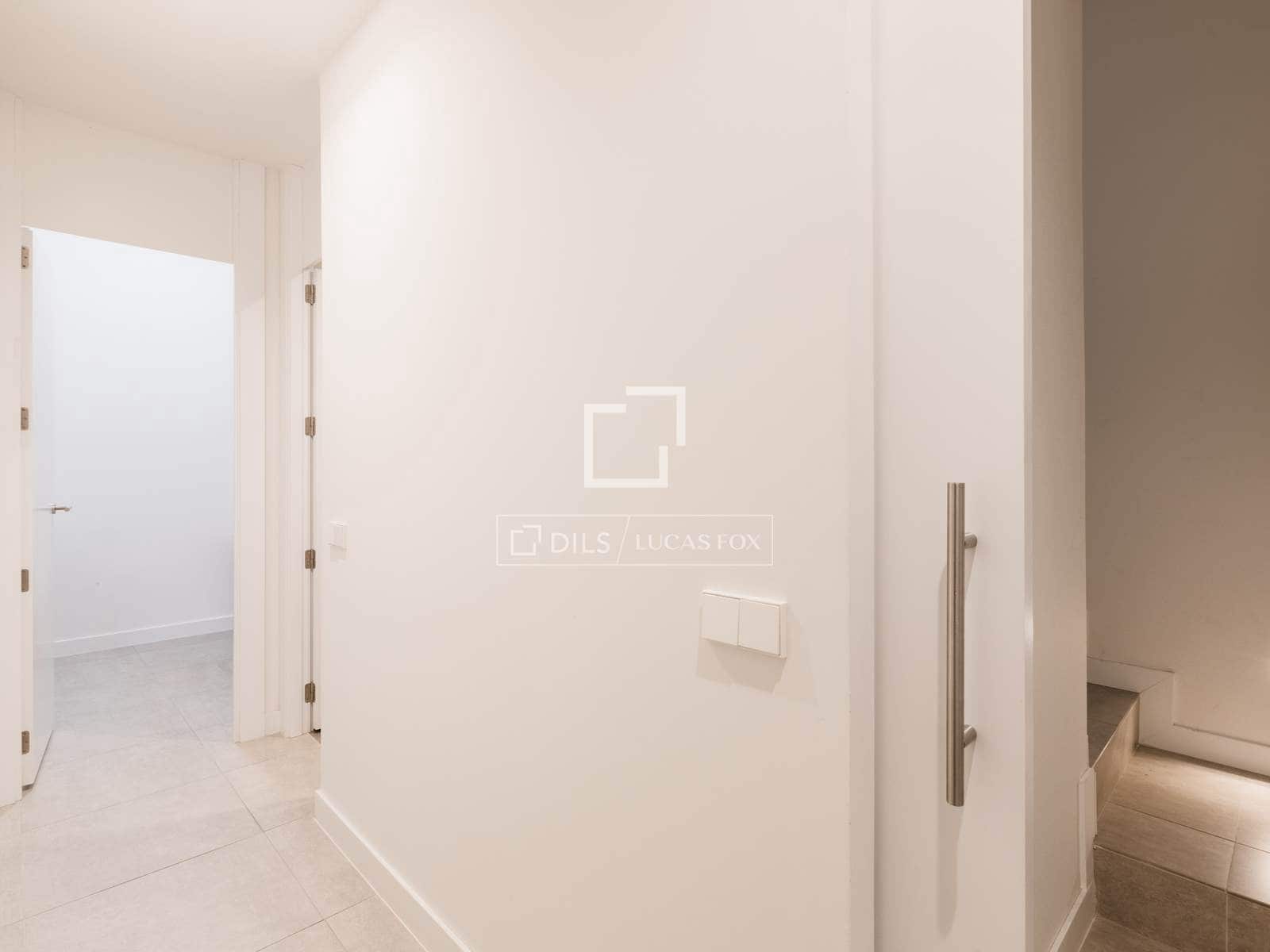 Villa/Maison de 3 chambres à louer à Madrid ville avec piscine garage - 6 300 € (Ref: 9832278)