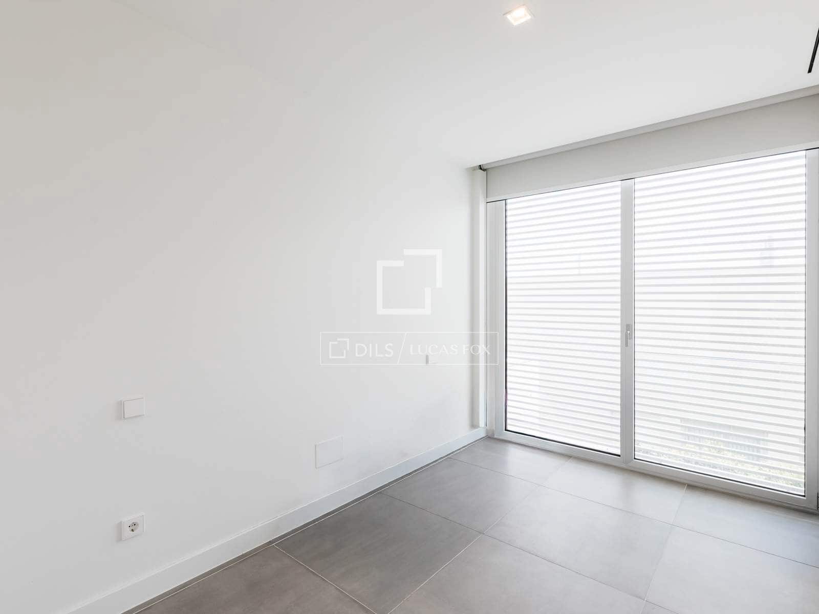 Villa/Maison de 3 chambres à louer à Madrid ville avec piscine garage - 6 300 € (Ref: 9832278)