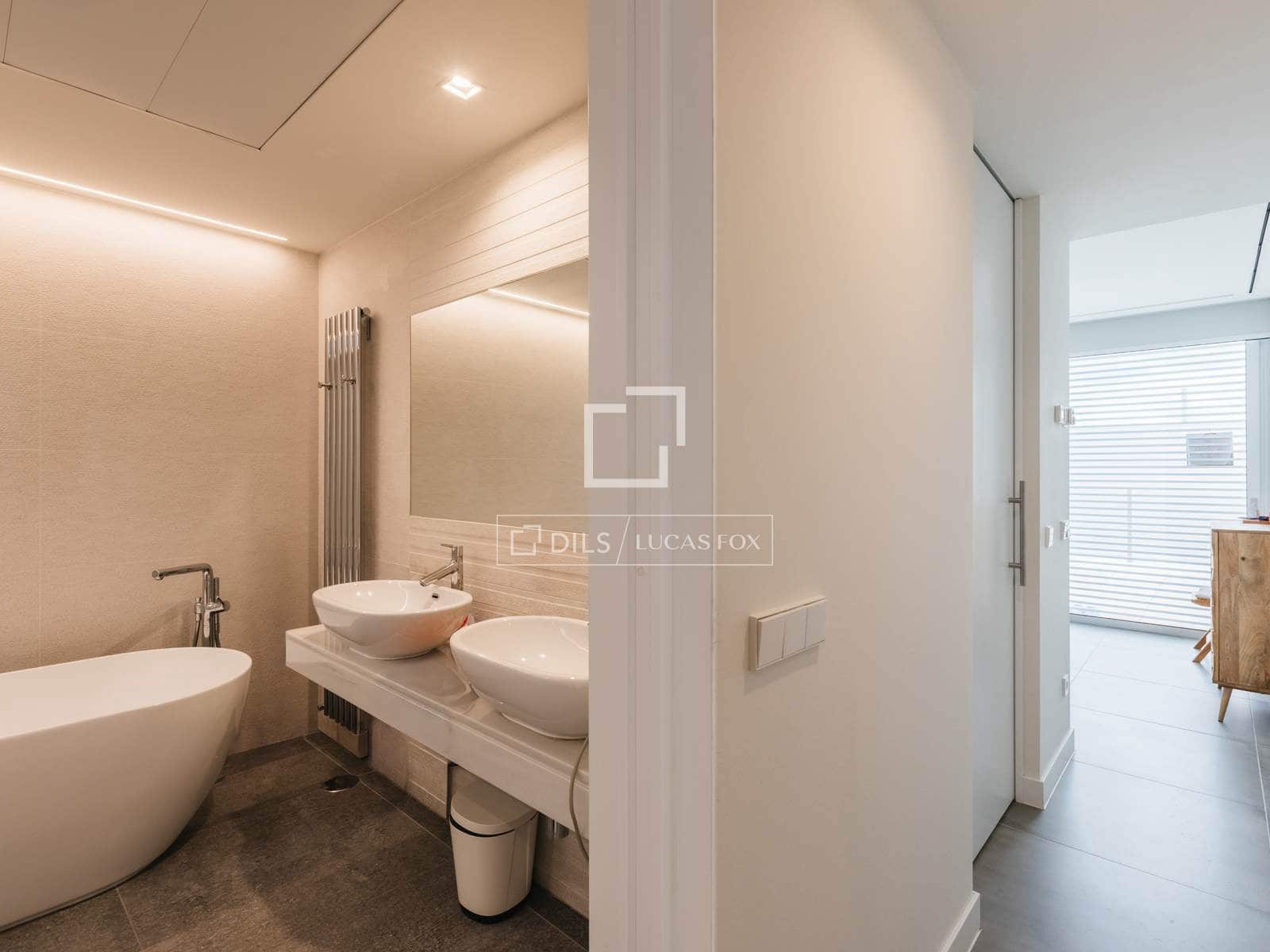 Villa/Maison de 3 chambres à louer à Madrid ville avec piscine garage - 6 300 € (Ref: 9832278)