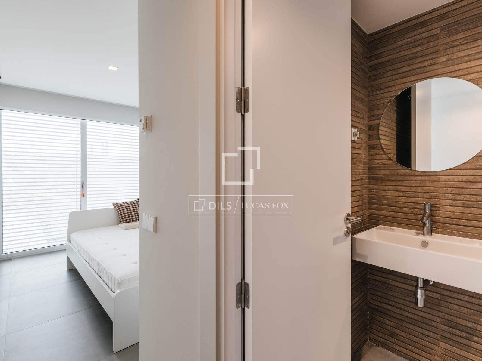 Villa/Maison de 3 chambres à louer à Madrid ville avec piscine garage - 6 300 € (Ref: 9832278)