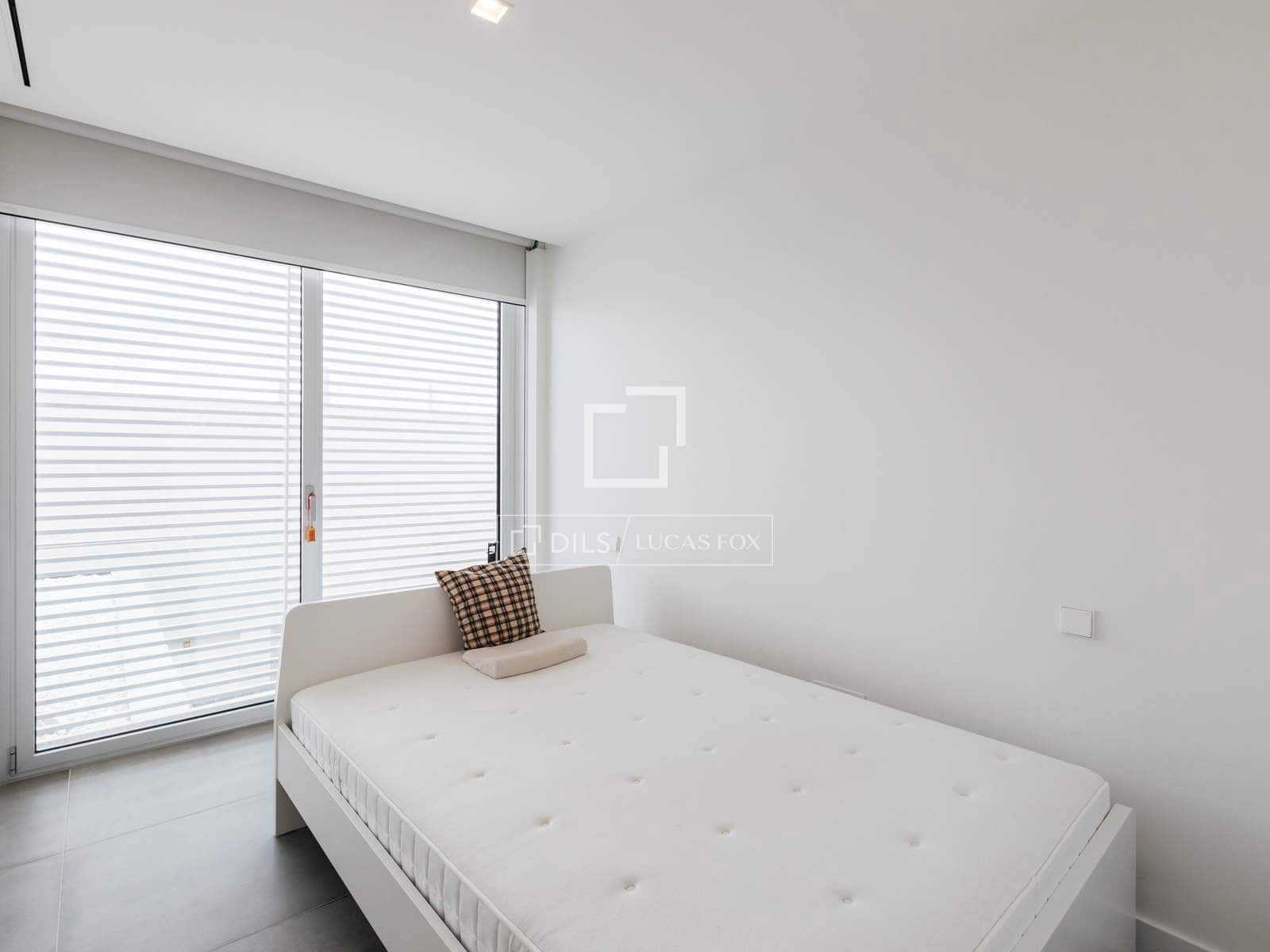 Villa/Maison de 3 chambres à louer à Madrid ville avec piscine garage - 6 300 € (Ref: 9832278)