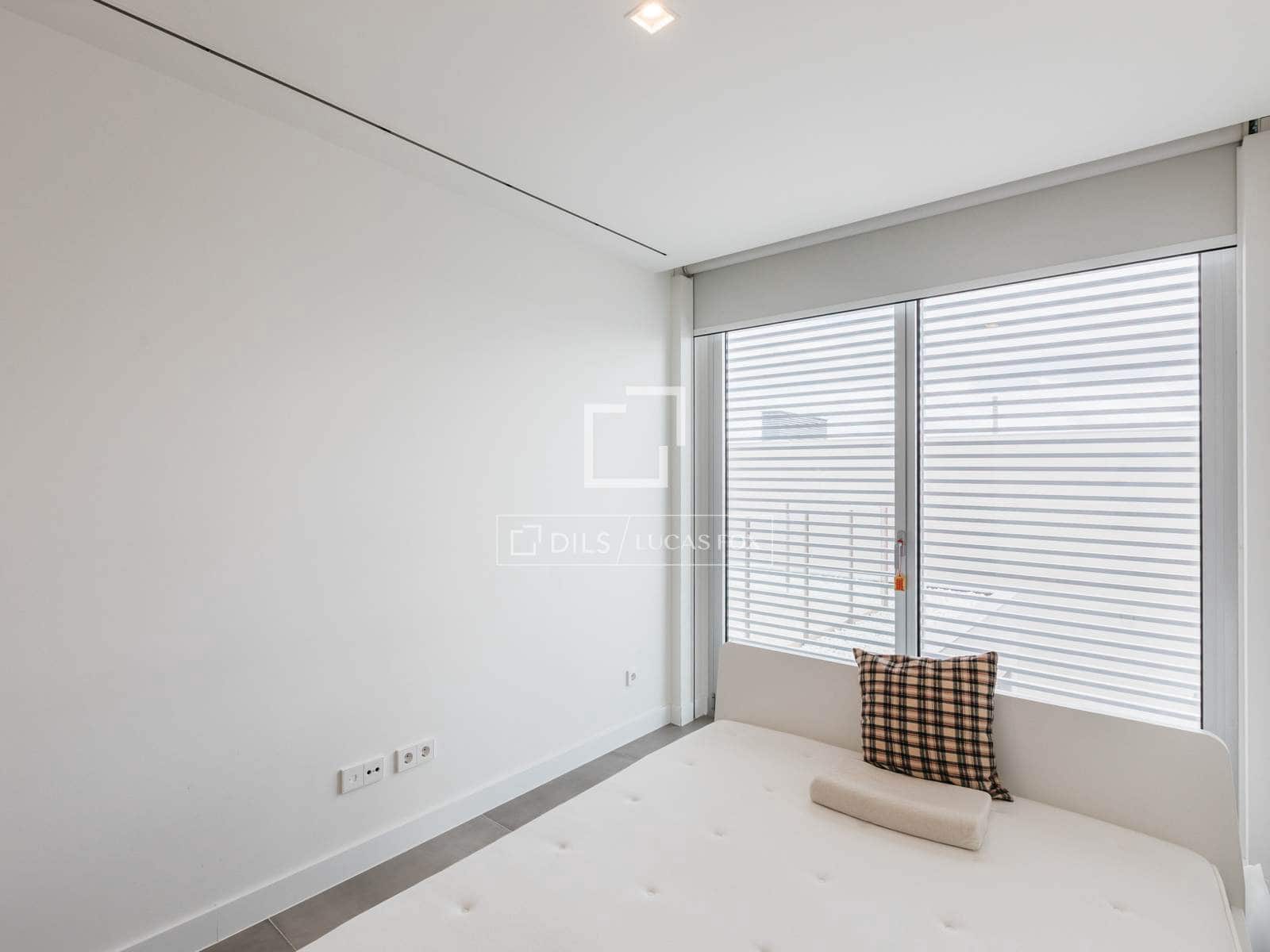 Villa/Maison de 3 chambres à louer à Madrid ville avec piscine garage - 6 300 € (Ref: 9832278)