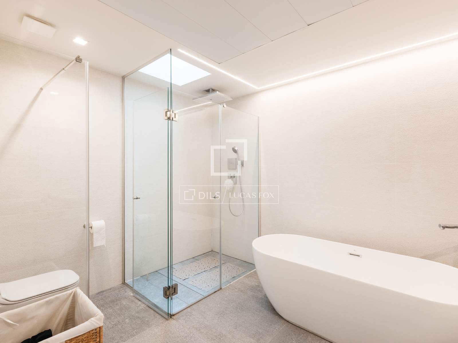 Villa/Maison de 3 chambres à louer à Madrid ville avec piscine garage - 6 300 € (Ref: 9832278)